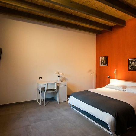 Отель La Casa Di Raffaele Матера Экстерьер фото